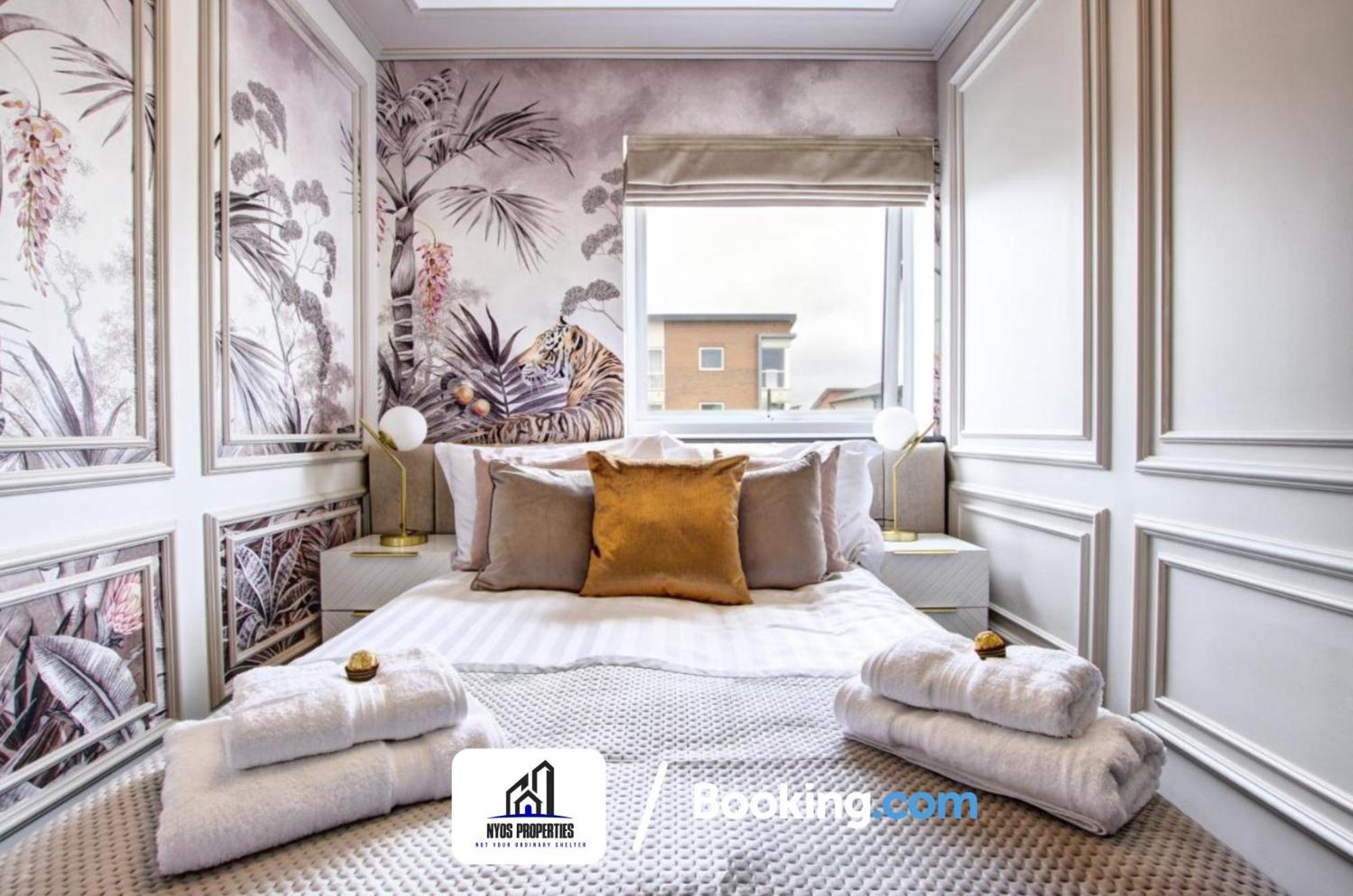 3 Bedroom Home By Nyos Properties Short Lets & Serviced Accommodation Manchester With Garden Exteriör bild