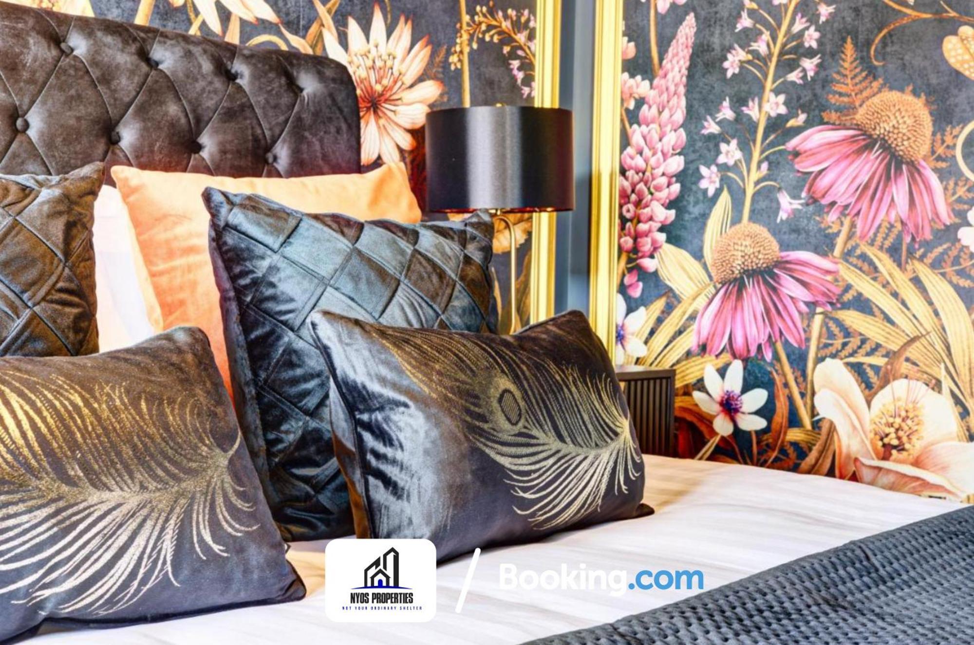 3 Bedroom Home By Nyos Properties Short Lets & Serviced Accommodation Manchester With Garden Exteriör bild